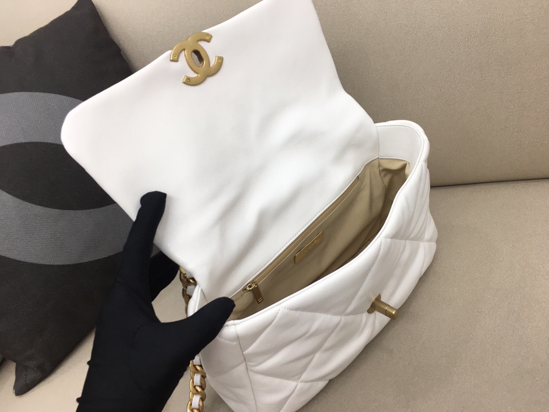 Lambskin 19 Large Handbag Flap Bag AS1161 White